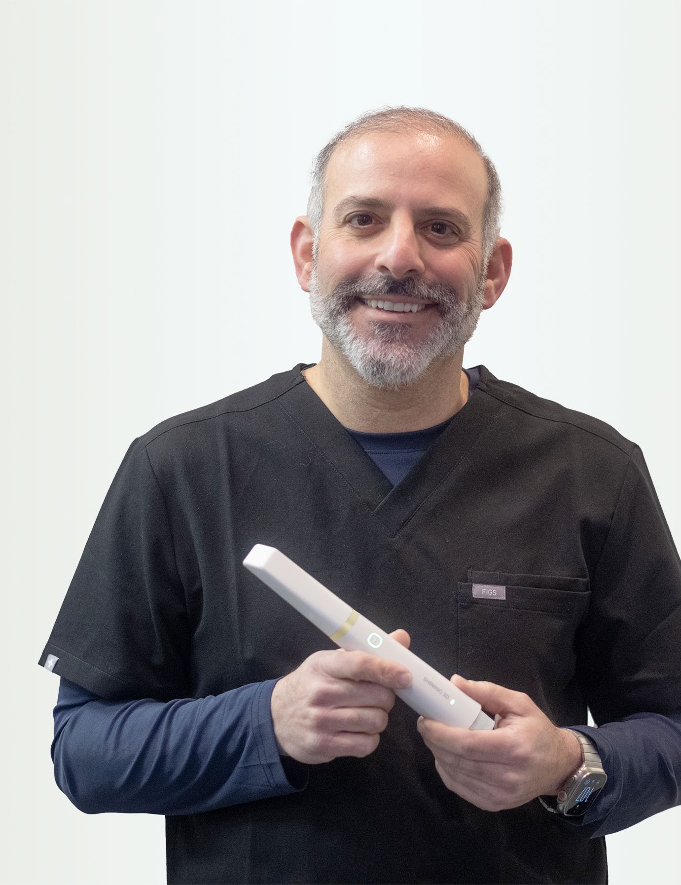 Dr. Isaac Tawil using the Elite intraoral scanner for a high-precision full-arch digital impression